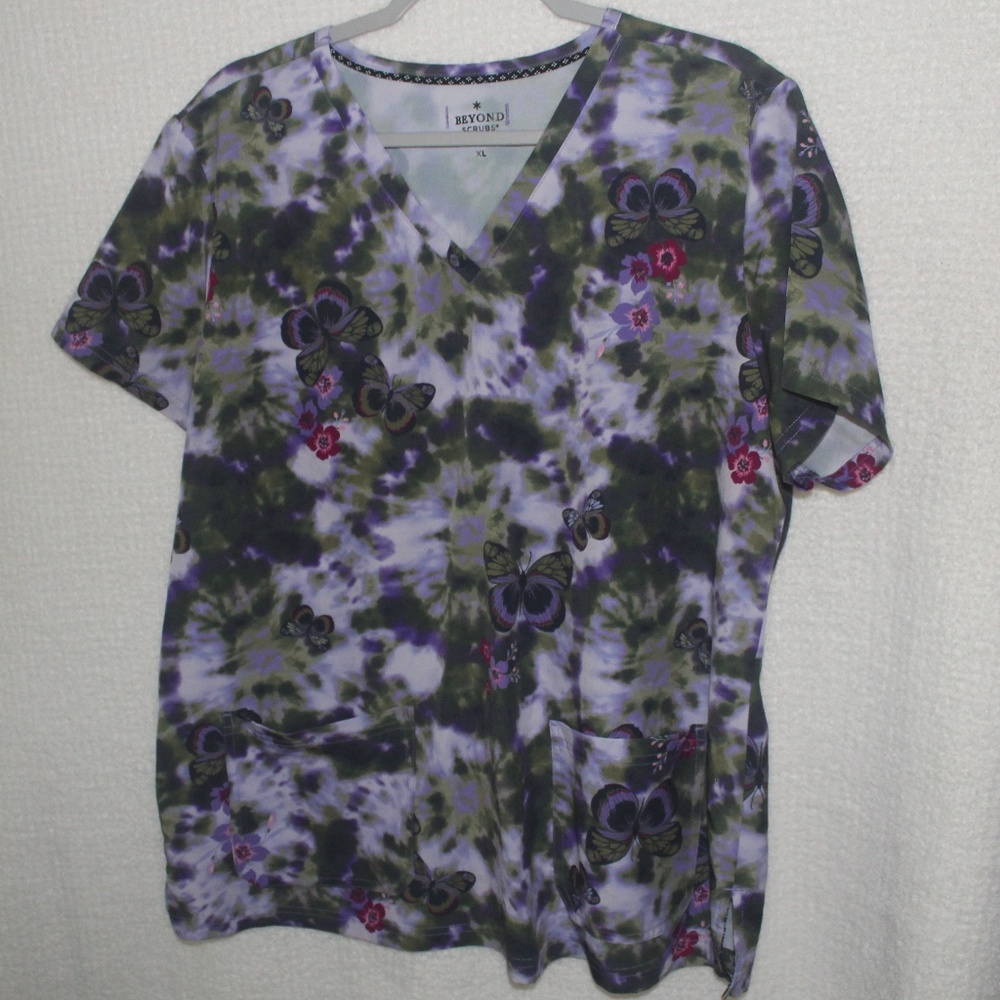 PreLoved Beyond Scrubs Womens Butterfly Floral Tie Dye  Scrub top in Sz (XL)